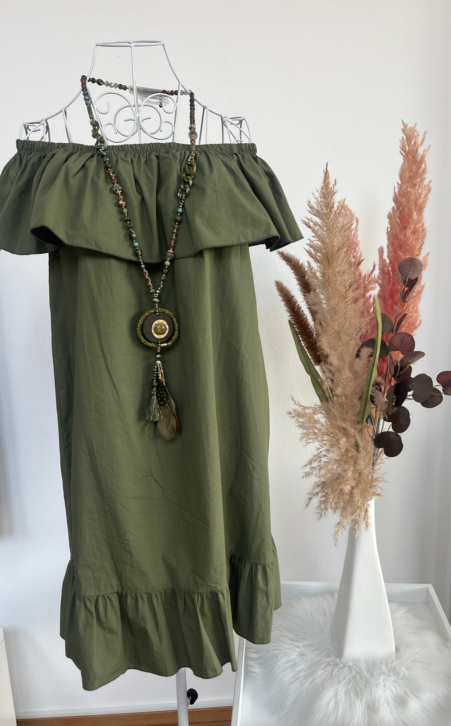Off-Shoulder Kleid