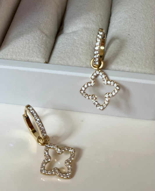 Creolen mit Anhänger „Kleeblatt“