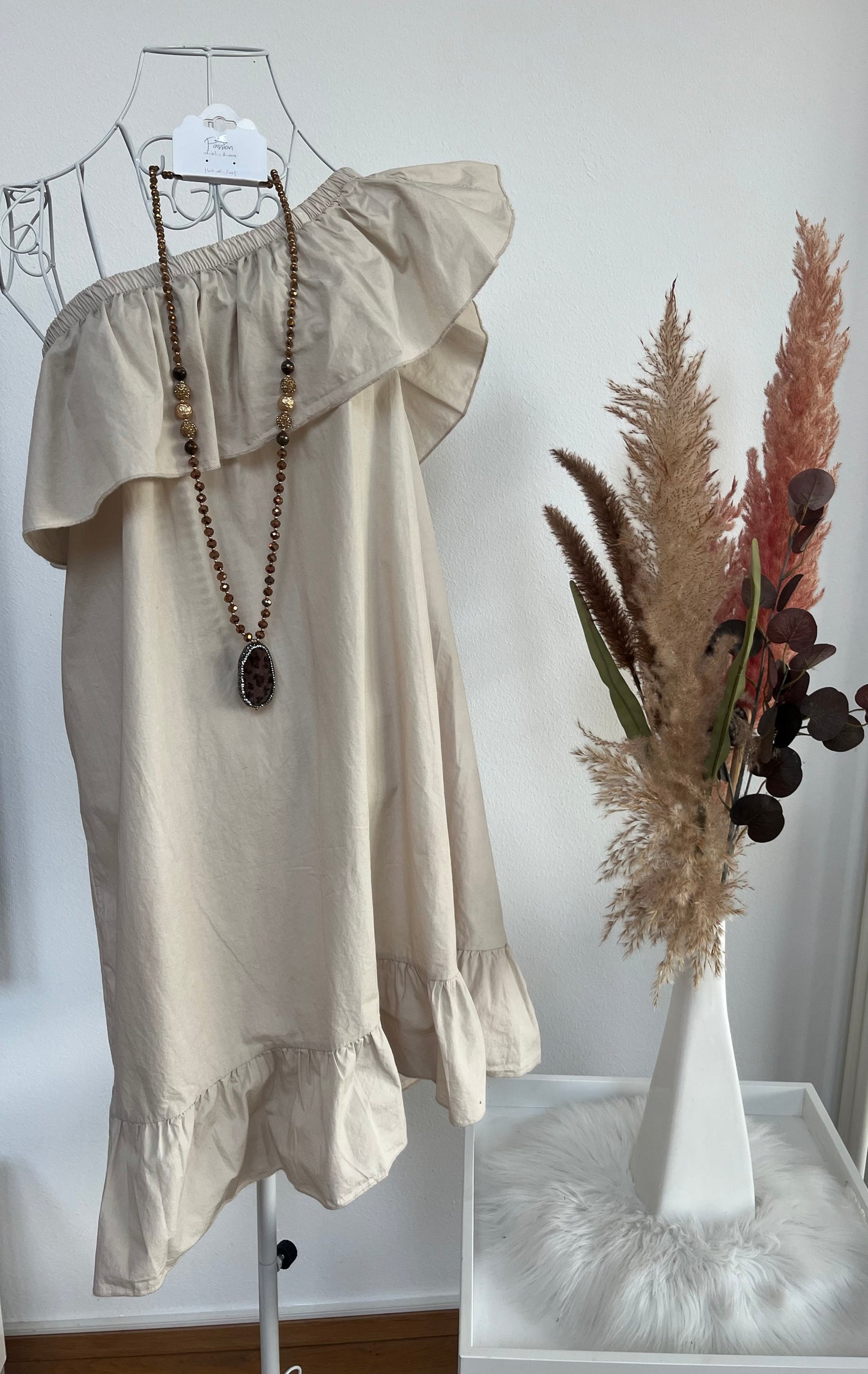 Off-Shoulder Kleid